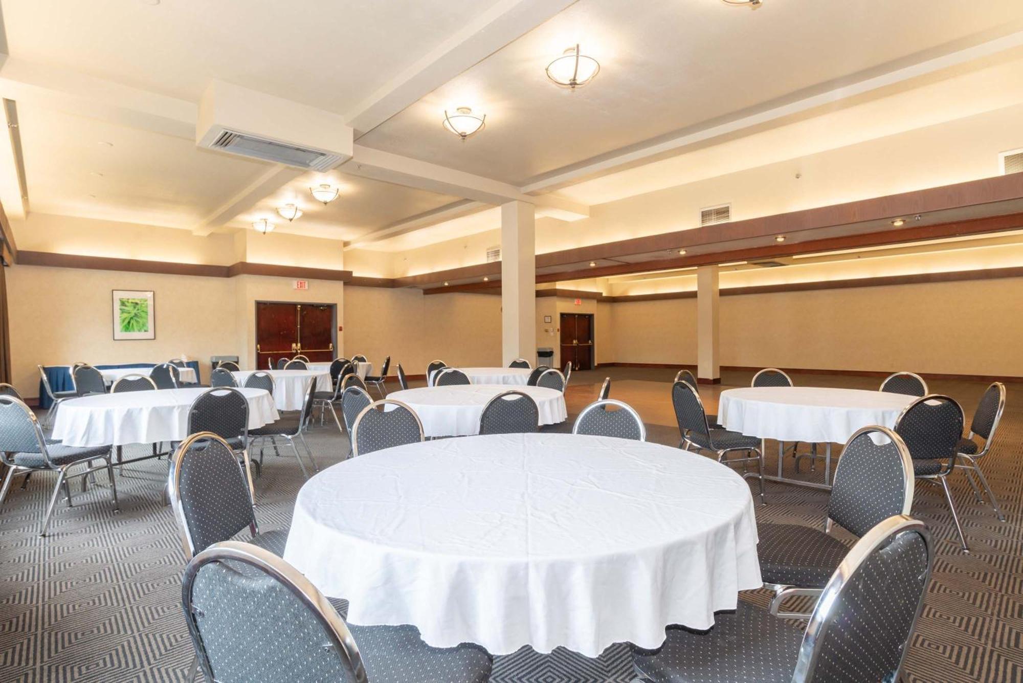Sandman Hotel קסטלגאר מראה חיצוני תמונה